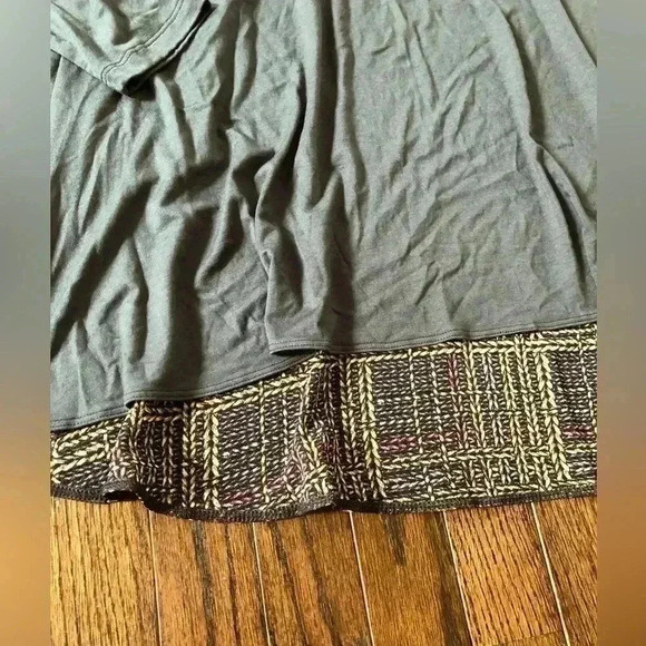 Comfy USA Women’s M Gray Long-Sleeve Tunic w/Tulip Print Back - NWT!! - Picture 3 of 12